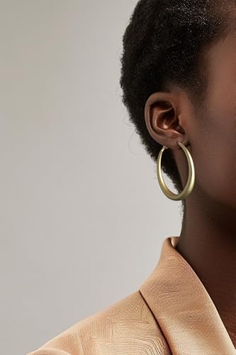 Golden Hoop Earrings For Women The Twisted Close-Fitting Hoop Shape Is Crafted With Gold-Plated Material And S925 Silver Pins Light Luxury Elegant Unique And Minimalist Style - color: GEE4007-Gold