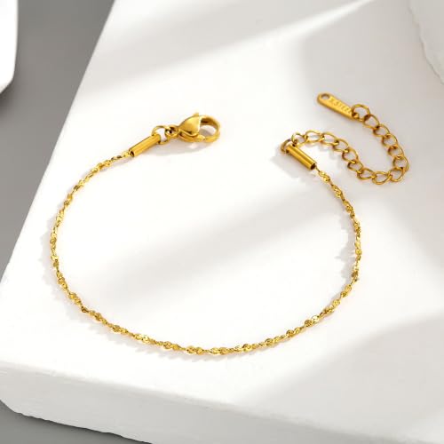 Minimalist Chain Bracelet, Sparkling Dainty Star Chain Jewelry | A chain bracelet made from durable stainless steel. Its reflective, textured design adds a touch of refined elegance. - color: Gold