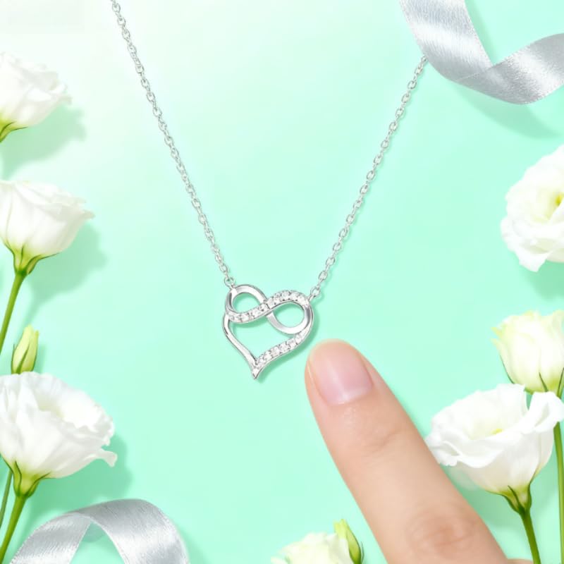 Simple Micro Inlay Zirconia Infinite Heart-shaped Pendant Necklace for Women Parties Daily Wedding Exquisite Jewelry - color: silvery