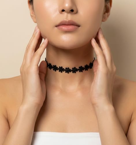 Women's Choker Necklaces, 6-Piece Black Velvet Choker Necklace Set, Adjustable Gothic Vintage Collar Necklaces, Y2K Aesthetic Layered Choker Jewelry for Party Daily Wear