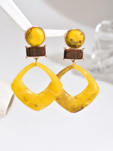 Retro Geometric Resin Drop Earrings for Women, Yellow Brown Acrylic Statement Earrings, Lightweight Dangle Earrings, Boho Artistic Earrings for Party and Daily Wear