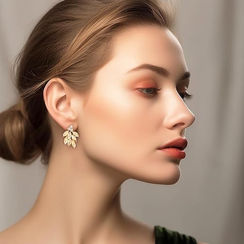 Rhinestone Stud Earrings for Women Small Dainty Crystal Cluster Drop Earrings for Girls Cute Costume Jewelry for Bridal Wedding Party Gift - color: Champagne