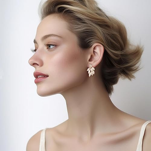 Rhinestone Stud Earrings for Women Small Dainty Crystal Cluster Drop Earrings for Girls Cute Costume Jewelry for Bridal Wedding Party Gift - color: Clear Gold
