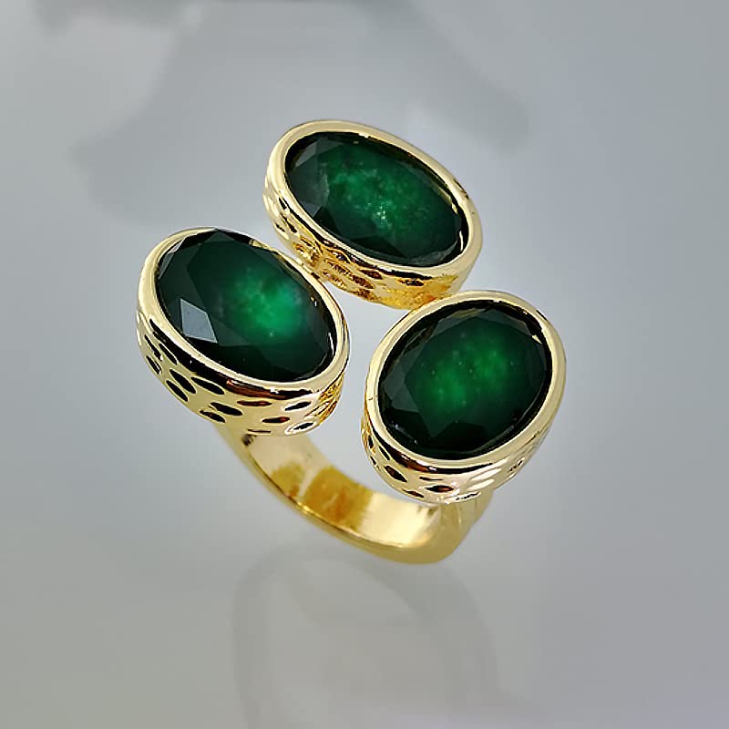 Vintage 18-Karat Gold Emerald Cocktail Ring - Oval Green Gemstone, Size 7 - size: US Code 7