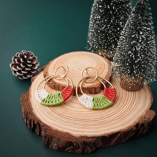 Raffia Hoop Earrings for Women Fun Boho Summer Beach Earrings Lightweight Handmade Straw Wicker Rattan Dangle Earrings Statement Geometric Round Drop Earrings - color: Christmas - Round
