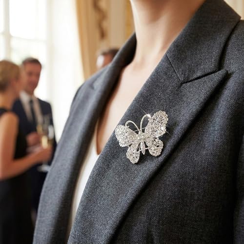 Sparkling Butterfly Brooch Pin for Women, Elegant Butterfly Lapel Pins,Rhinestone Animal Shape Brooch,Crystal Insect Lapel Pin,Dress Accessories Jewelry Gift for Women Daily Decoration