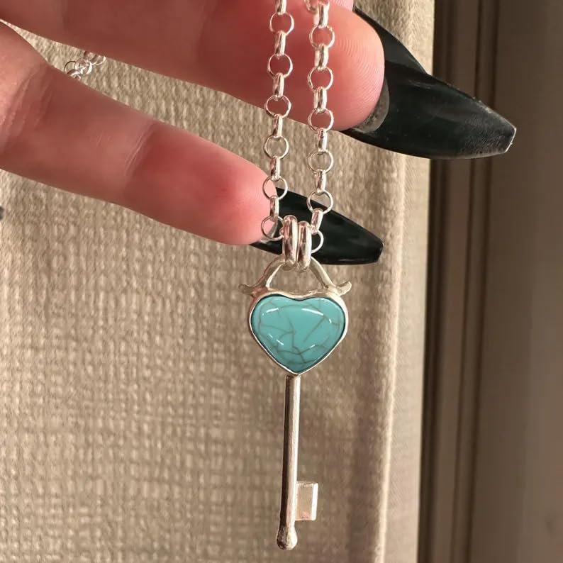 1Pc Unique Heart-Shaped Key Pendant Necklace Inlaid With Faux Turquoise, Featuring A Stylish Alloy Silver Finish, Perfect For Women's Everyday Wear, Dates, Parties, Dances, And Halloween.