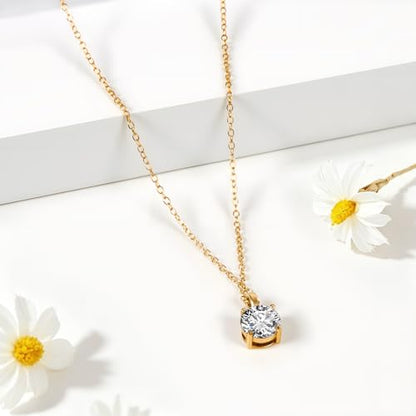 A 2-carat cubic zirconia stone, 18K gold-plated heart and round pendant necklace for women