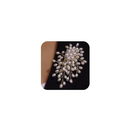 Dainty Large White Oval Pearl Flower Blooming Brooch Pin for Women, Statement Pearls Floral Brooches Pins Party Wedding Jewelry Gift Dress Accessories