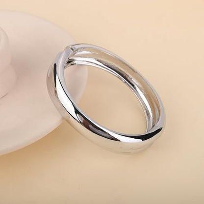 Grunge Minimalist Metal Wide Irregular Oval Bangle Cuff Bracelet Hammered Open Wrist Cuff Gothic Chunky Bangle Statement Bracelets for Women