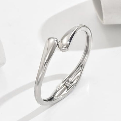 MIFYNN Chunky Gold Bracelet for Women Gold Bangle Bracelet Twisted Hinged Spiraled Oval Bracelets Trendy Irregular Minimalist Open Wide Wrist Cuff Bracelets Statement Jewelry Gift - color: Silver