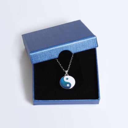 FM FM42 Temperature Sensing Color Changing Pendant Necklace with 19.29" Stainless Steel Rolo Chain - color: Tai Ji