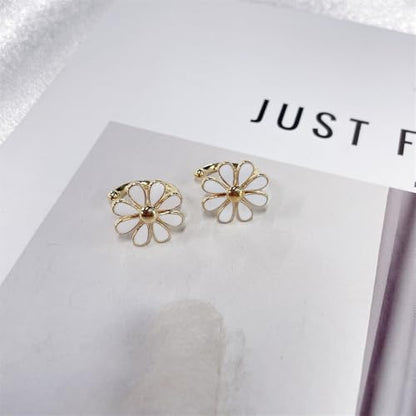 Cute Daisy Flower Ear Cuff Earring Cartilage Clip On Non Piercing Lovely Sweet 14K Gold Plated White/Pink Enamel Floral Fake Huggie Hoops Earrings for Women Hypoallergenic Fashion Trendy Jewelry Gifts 14*15mm - color: White