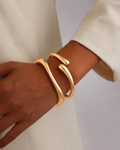 2pcs Gold Bangle Bracelets for Women, Trendy Hinged Cuff Open Wide Chunky Gold Bracelet Stack Arm Cuff Jewelry for Women - color: Bracelet Stack