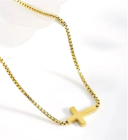 LA Signora Women's Necklaces, Choker Necklace,Women's Jewelry,18K Gold Necklace For Women,Sweatproof Non Tarnish Chain Necklaces,Trendy Gold necklace, Delicate Gold Necklace, Dainty Gold Chain - style: Cross Pendant Necklace