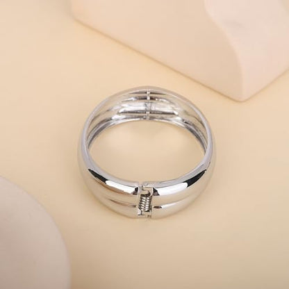 Grunge Minimalist Metal Wide Irregular Oval Bangle Cuff Bracelet Hammered Open Wrist Cuff Gothic Chunky Bangle Statement Bracelets for Women