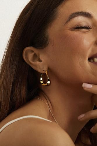 Golden Hoop Earrings For Women The Twisted Close-Fitting Hoop Shape Is Crafted With Gold-Plated Material And S925 Silver Pins Light Luxury Elegant Unique And Minimalist Style - color: GEE4020-Gold