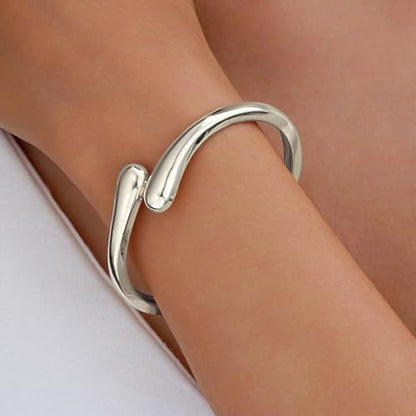 MIFYNN Chunky Gold Bracelet for Women Gold Bangle Bracelet Twisted Hinged Spiraled Oval Bracelets Trendy Irregular Minimalist Open Wide Wrist Cuff Bracelets Statement Jewelry Gift - color: Silver