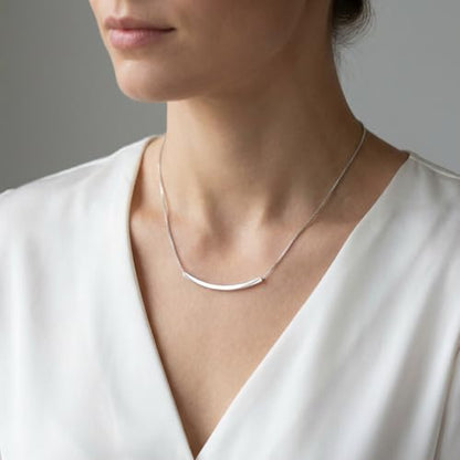 Amazon Essentials Women's Sterling Silver Horizontal Bar Necklace - Minimalist Silver Bar Pendant on Box Chain, Trendy Everyday Jewelry Gift for Women