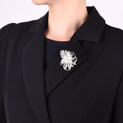 Elegant Floral Brooch Pins for Women, Crystal Pearl Rhinestone CZ Flower Lapel Pin Wedding Party Exquisite Brooches and Pins for Women Ladies - color: Silver+White