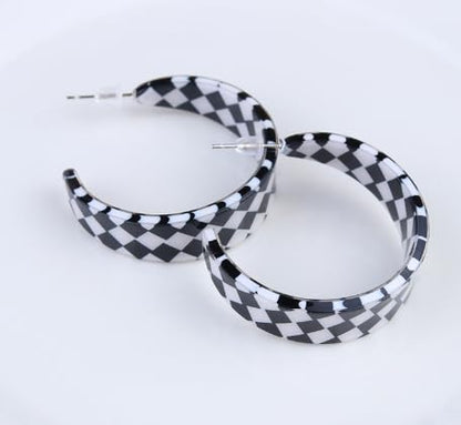Checkerboard Hoop Earrings Lightweight 70s 80s 90s Transparent Black White Circle Acrylic Geometric Striped Checkered Dangle Drop Earrings Retro Simple Colorful C shaped Earrings for Women - color: pink