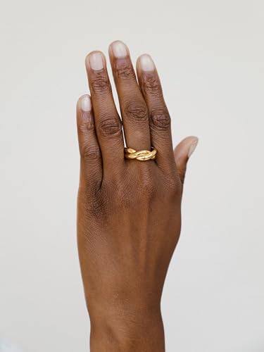 Hey Harper Gold Ring for Women - Gold Plated Stacking Waterproof & Sweatproof Jewerly Ring - Everday Non Tarnish Cute Fashion Circle Rings - style: Donna Ring