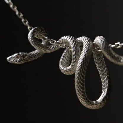 WETMT Chunky Snake Pendant Necklace for Women Gold Snake Statement Necklace Vine Snake Chain Necklace Chunky Adjustable Snake Necklace Fashion Simple Jewelry - color: Silver