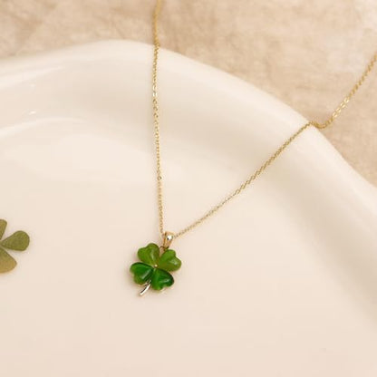 Jean Beau Dainty Pendant Necklaces for Women, Cute Chain Necklace Jewelry Gift - color: Green Clover