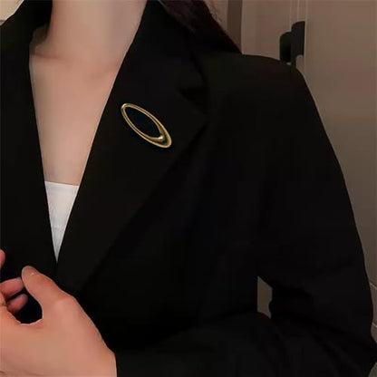 Minimalist Oval Brooch for Women Men Gold-Tone Plated Geometric Lapel Pin Dainty Elliptical Badge for Suit Tie Dress Hat Bag Simple Metal Style Fashion Jewelry Boutonniere Corsage Accessories