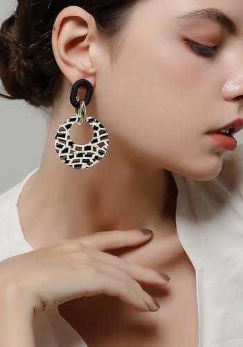 Fashion Round Disc Dangle Earrings for Women Acrylic Black White Plaid Geometric Circle Drop Earrings Chunky Paperclip Chain Link Dangling Earrings Statement Trendy jewelry gift