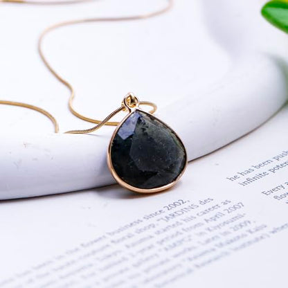Da Piao Liang Labradorite Crescent Moon Energy Necklace, Healing Crystal Pendant With Stainless Steel Chain, Spiritual Jewelry - color: Grey