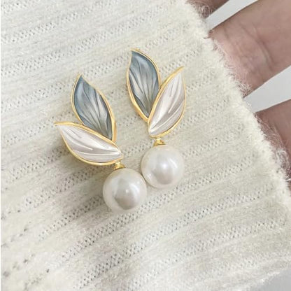 Retro Blue White Leaf Pearl Earrings for Women Light Luxury Faux Pearl Earrings Zinc Alloy Pearl Drop Earrings Casual Daily Wear Accessories for Parties