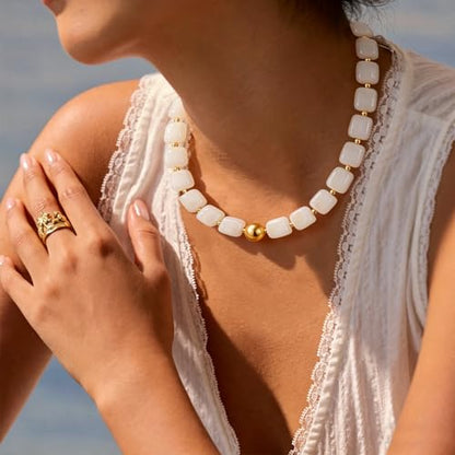 VIBILIA Boho Beaded Chunky Statement Necklace for Women Y2K Summer Jewelry | Boho Handmade Large Resin Bead Strand, Trendy Statement Summer Vacation Holiday Jewelry - color: Square-White