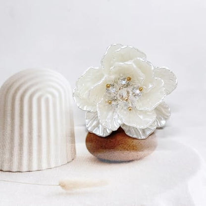 Dtja Large Blossom Flower Statement Ring for Women Silver Plated Colorful Resin Daisy Cherry Floral Adjustable Open Wrap Finger Rings Elegant Wedding Theme Party Jewelry - color: White