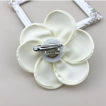 Collar Chain Pin for Men and Women - Hanging Tassel Brooch Lapel Pin for Business Suits - Bar Pin With Long Chain - Gifts - color: L: Beige flower