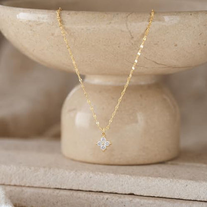 Gold Necklace for Women, Dainty 14K Gold Plated Pendant Necklaces for Women Trendy Simple Choker Chain Cubic Zirconia Circle/Interlocking/Sun/Pearl Necklace Fashion Jewelry Charm Gifts - color: Four-Leaf Clover-Lip
