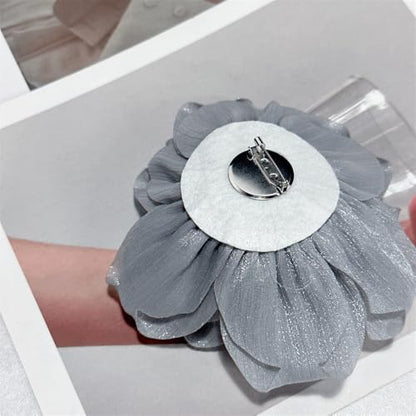 Flash Camellia Flower Brooch Pin for Women Men Elegant Texture Fabric Dahlia Rose Floral Brooches Lapel Pins Dainty Wedding Holiday Party Costume Dress Accessories Jewelry - color: Light Grey