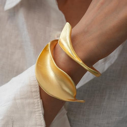 Chunky Cuff Bracelets for Women Leaf Gold Statement Bangle Bracelets Exaggerate Hammered Open Bangles Jewelry - color: Gold