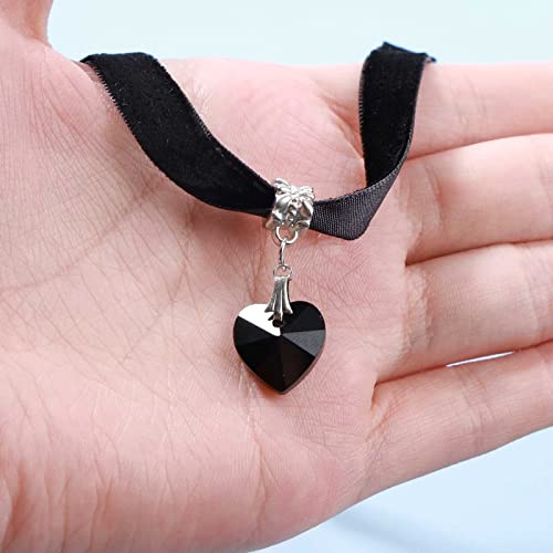 Punk Black Velvet Choker Necklace Love Heart Pendant Necklace Vintage Black Satin Choker Necklace Gothic Retro Leather Collar Necklace Chain Jewelry for Women Prom Party