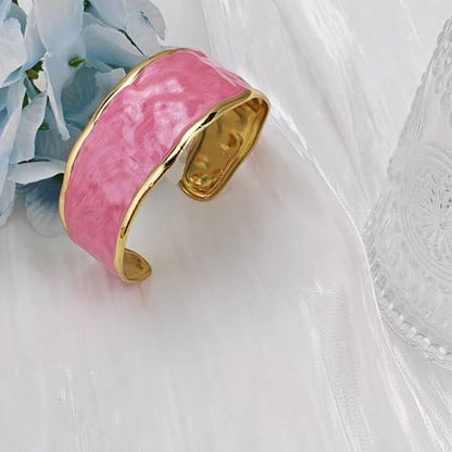 YBMYCM Chunky Shell Cuff Bracelet for Women, Hammered Boho Open Bangle | Adjustable Irregular Wide Bracelets Jewelry Gifts for Women, Perfect for Daily Wear - color: C-Pink