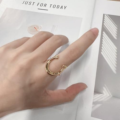 NewZenro Horseshoe Ring for Women Dainty Minimalist Stainless Steel Gold-tone U Shaped Animal Statement Open Band Finger Rings Comfort Fit Fashion Trendy Jewelry Size 7