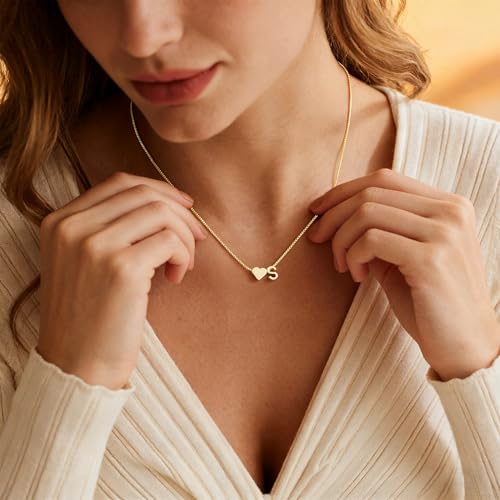 Turandoss Gold Initial Necklace for Girls Women, Letter A-Z Heart Necklace | 14K Gold Plated, Heart Initial Necklace, Gold Necklace for Women, Box Chain, Teen Girl Jewelry, Personalized Birthday Gifts - color: V