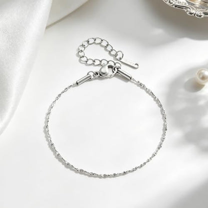 Minimalist Chain Bracelet, Sparkling Dainty Star Chain Jewelry | A chain bracelet made from durable stainless steel. Its reflective, textured design adds a touch of refined elegance. - color: Silver