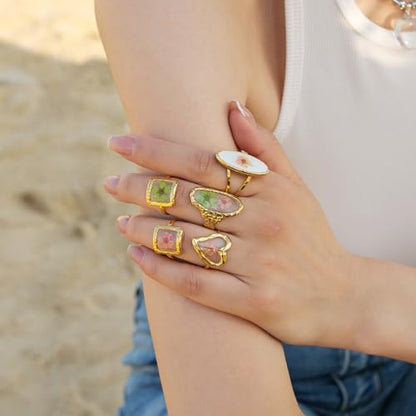 Hebelee Handmade Dried Flower Statement Ring for Women | Gold-Toned Stainless Steel,Adjustable,Pressed Blossom Forget-Me-Not Flowers Open Band Rings,Wedding Holiday Jewelry - color: Oval