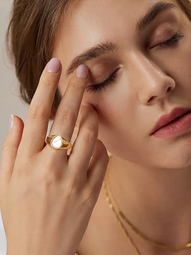 YeGieonr Gold Rings for Women Trendy Non Tarnish Chunky Gold Plated Ring, Waterproof Stainless Steel Gold Jewelry Gift - color: Heart Shell, size: 6