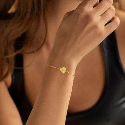 Ovian Initial Charm Bracelet for Women 18K Gold Plated stainless steel Coin Disc Engraved Letter Bracelet Personalized Monogram Name Bracelet - color: R