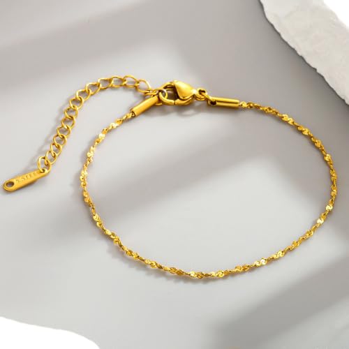 Minimalist Chain Bracelet, Sparkling Dainty Star Chain Jewelry | A chain bracelet made from durable stainless steel. Its reflective, textured design adds a touch of refined elegance. - color: Gold