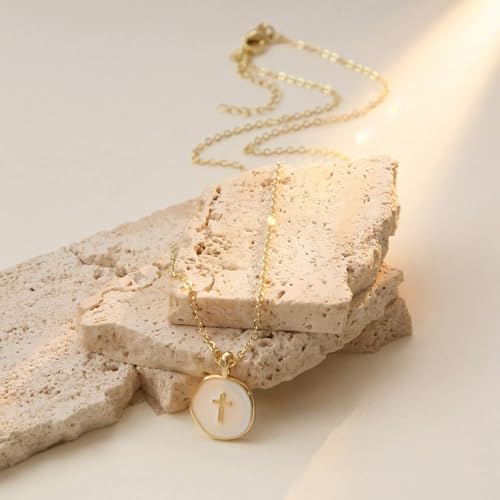 Dainty Necklace Initial Necklace For Women Round Moon star Clover Pendant Chain Coin Necklaces - color: P