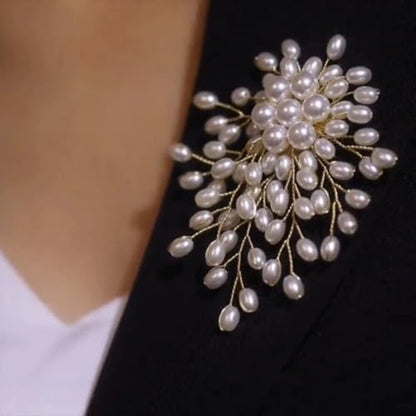 Dainty Large White Oval Pearl Flower Blooming Brooch Pin for Women, Statement Pearls Floral Brooches Pins Party Wedding Jewelry Gift Dress Accessories
