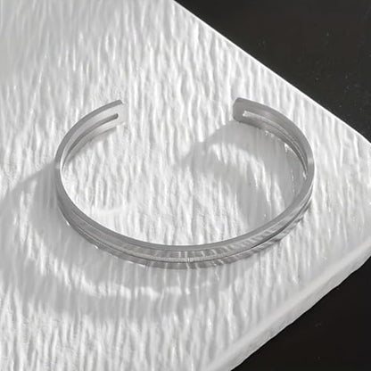 Simple polished titanium steel open bracelet, stainless steel C-shaped bracelet, adjustable double line bracelet, suitable for daily wear or gift giving, suitable for both men and women - color: silver